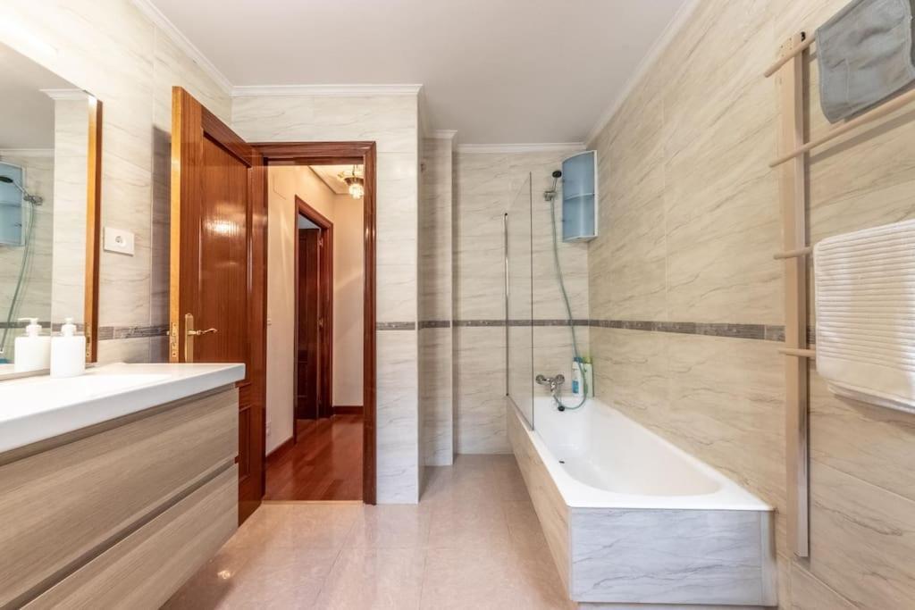 شقة Acogedor Piso En Santurtzi .Parking Privado المظهر الخارجي الصورة